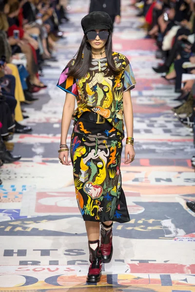Look 12
